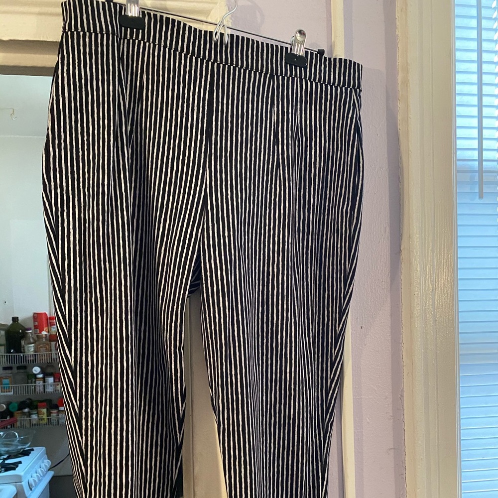 NWOT Vixen Miss Kitty Cigarette Pants